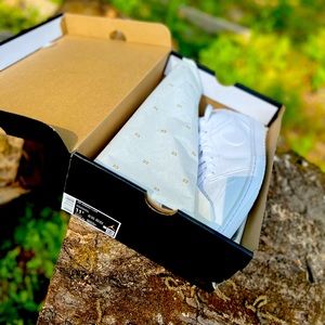 Jordan 1 Lows, Triple White, Mens 11.5 (2022)